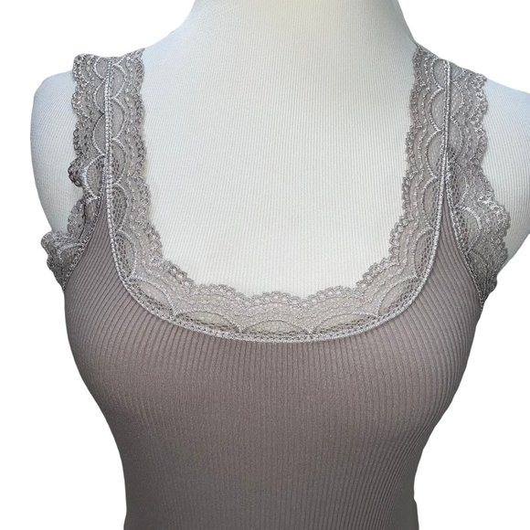 New Isabella Rodriguez Scalloped Lace Longer Cotton Knit Sleeveless Top Tank - Picture 3 of 8